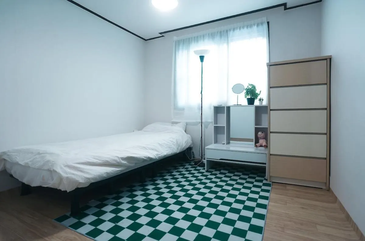 Conveniently Located, Spacious, 3 Rooms, 6 Beds Seoul