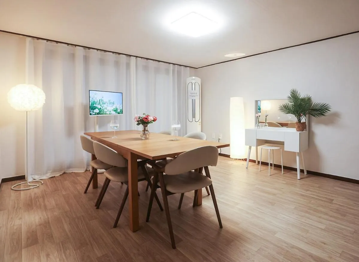 Lejlighed Conveniently Located, Spacious, 3 Rooms, 6 Beds Seoul