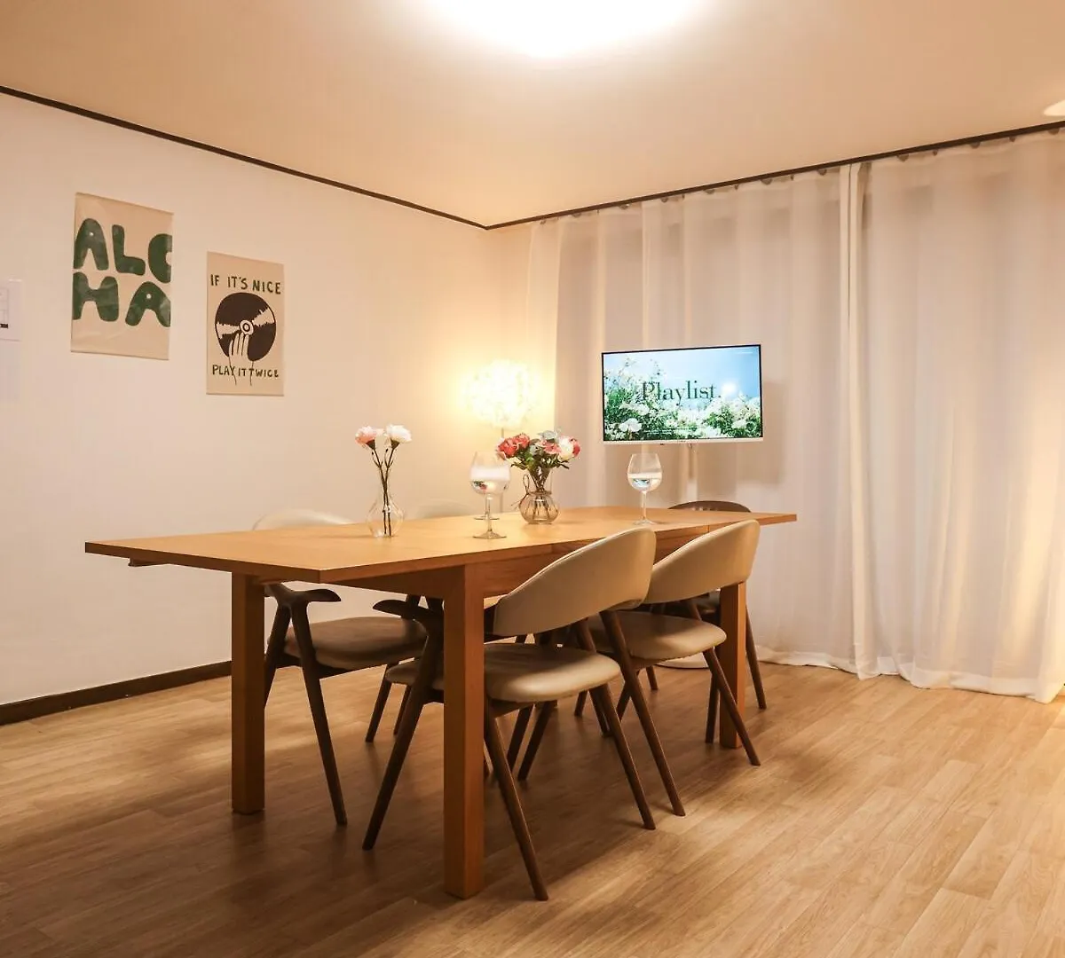 Conveniently Located, Spacious, 3 Rooms, 6 Beds Seoul Lejlighed