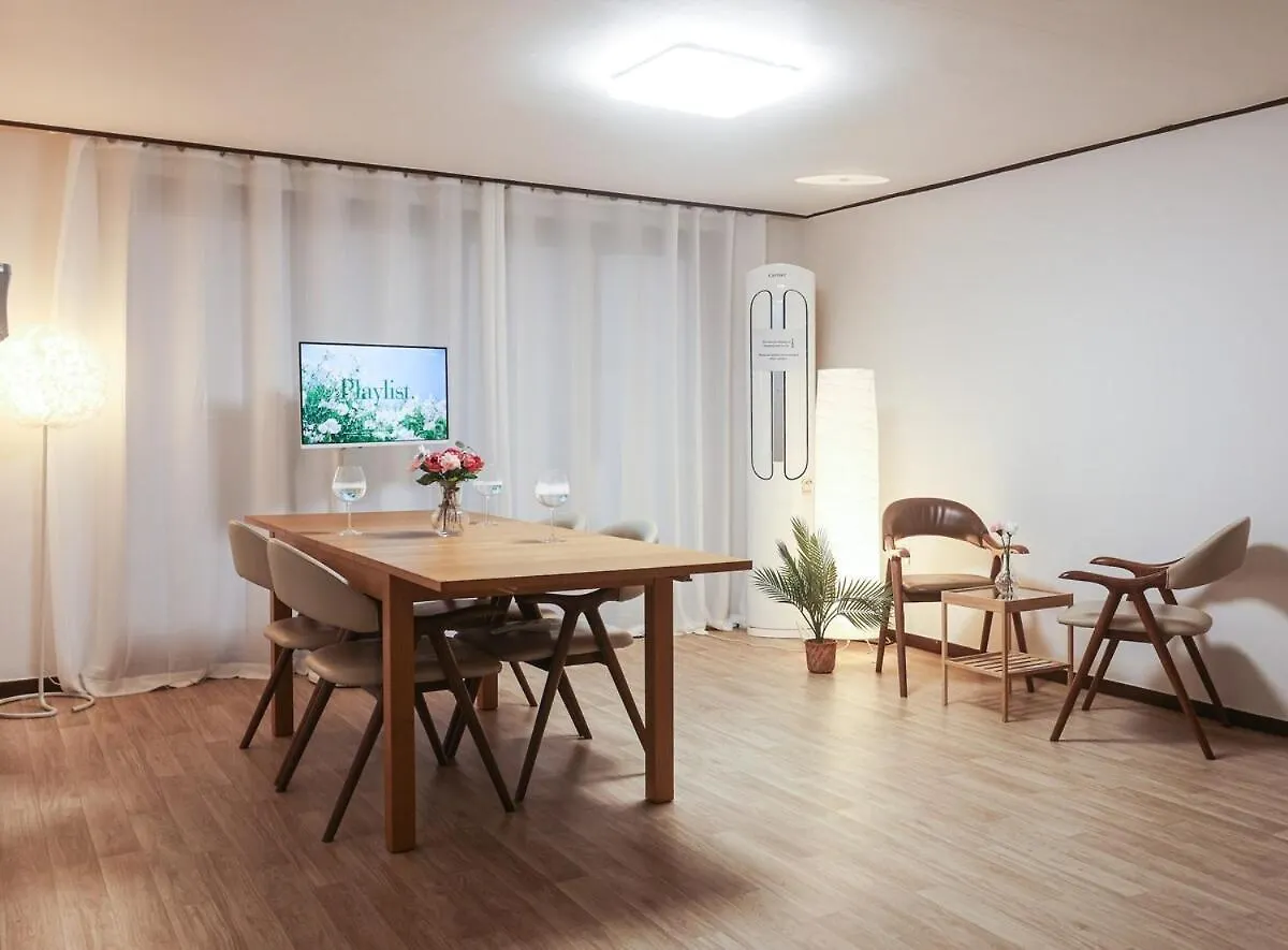 Conveniently Located, Spacious, 3 Rooms, 6 Beds Seoul