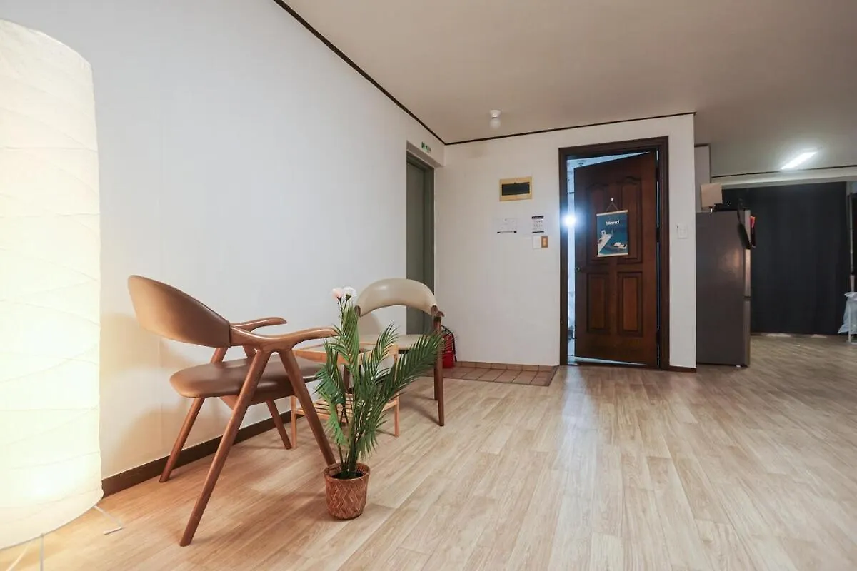 Conveniently Located, Spacious, 3 Rooms, 6 Beds Seoul