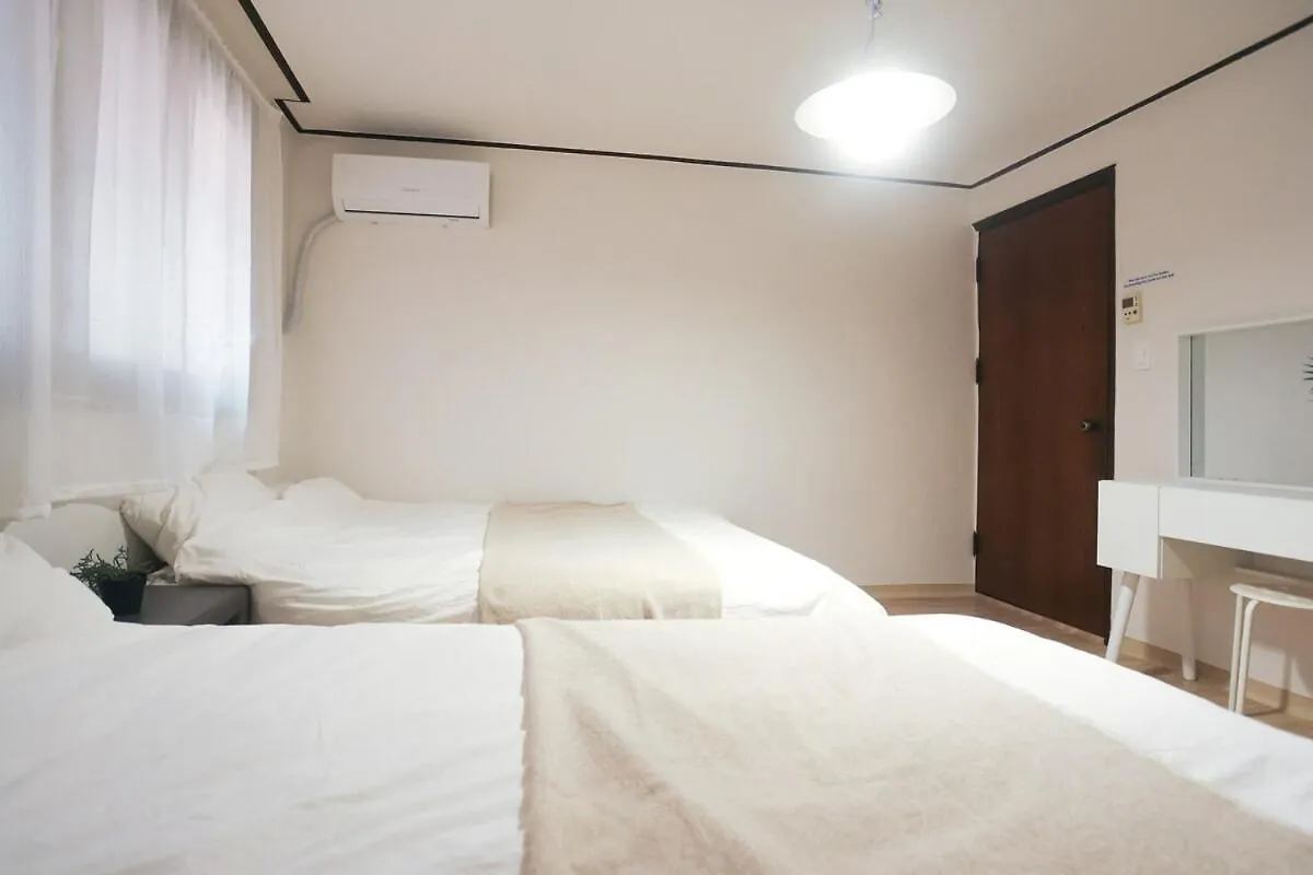 Conveniently Located, Spacious, 3 Rooms, 6 Beds Seoul Lejlighed