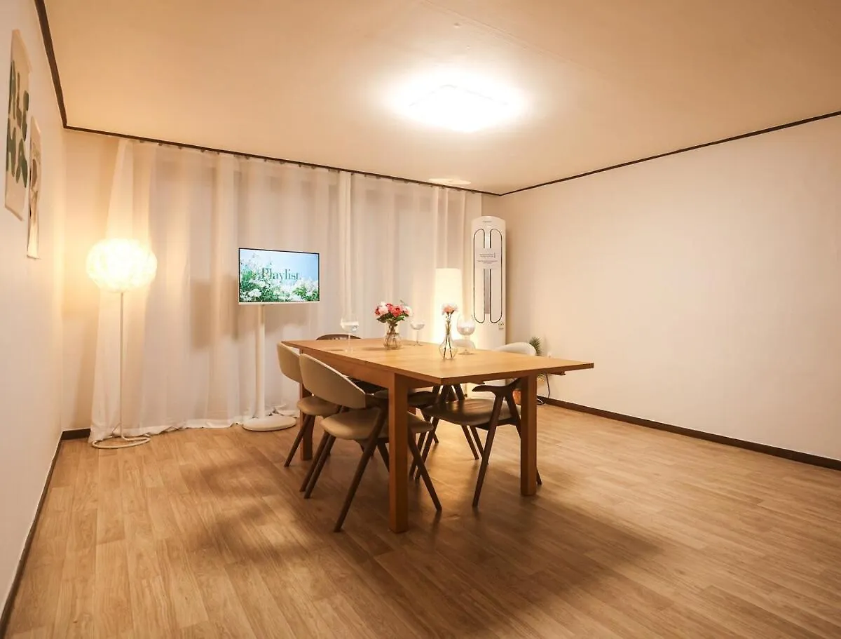 סיאול Conveniently Located, Spacious, 3 Rooms, 6 Beds 0*,  קוריאה הדרומית