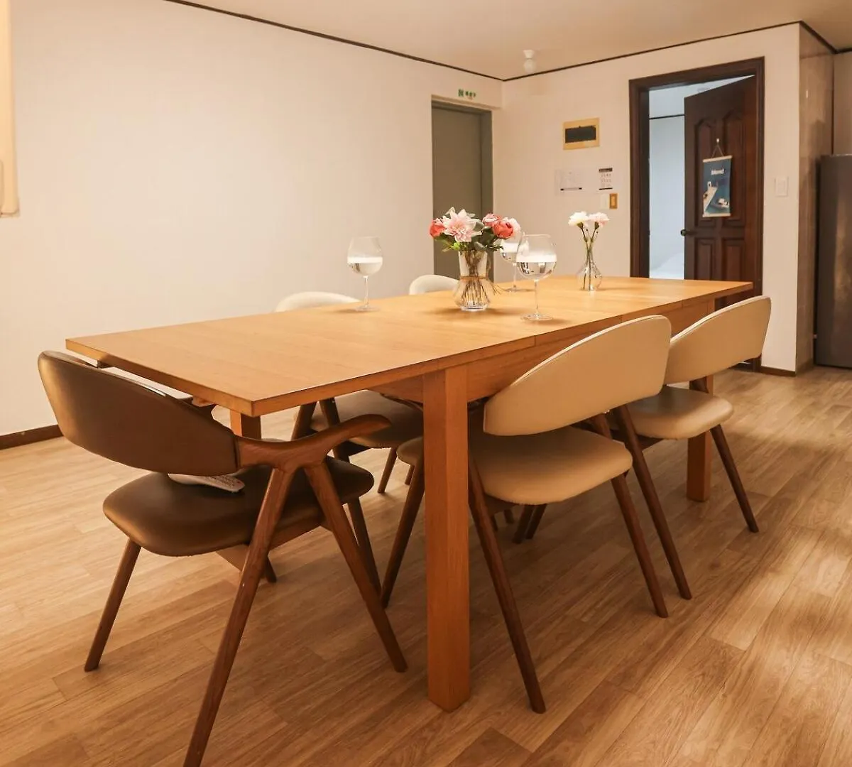 Conveniently Located, Spacious, 3 Rooms, 6 Beds Seoul
