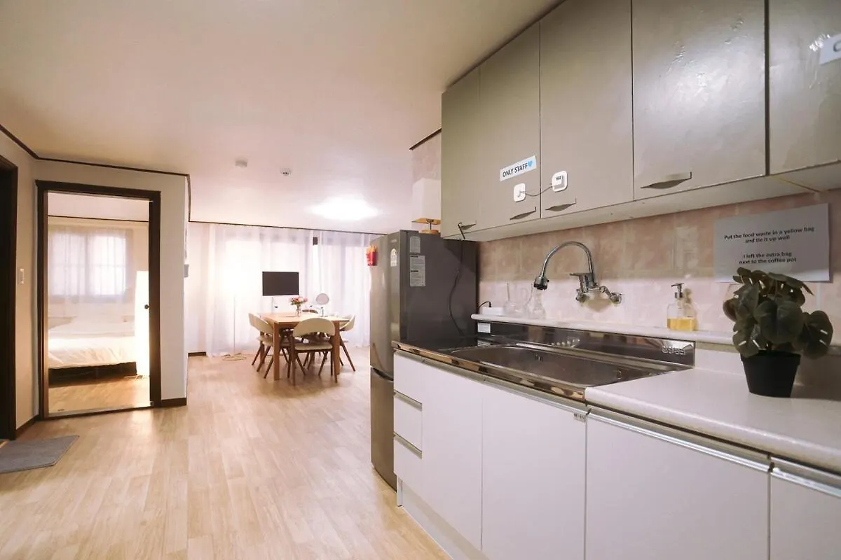 Lejlighed Conveniently Located, Spacious, 3 Rooms, 6 Beds Seoul Sydkorea