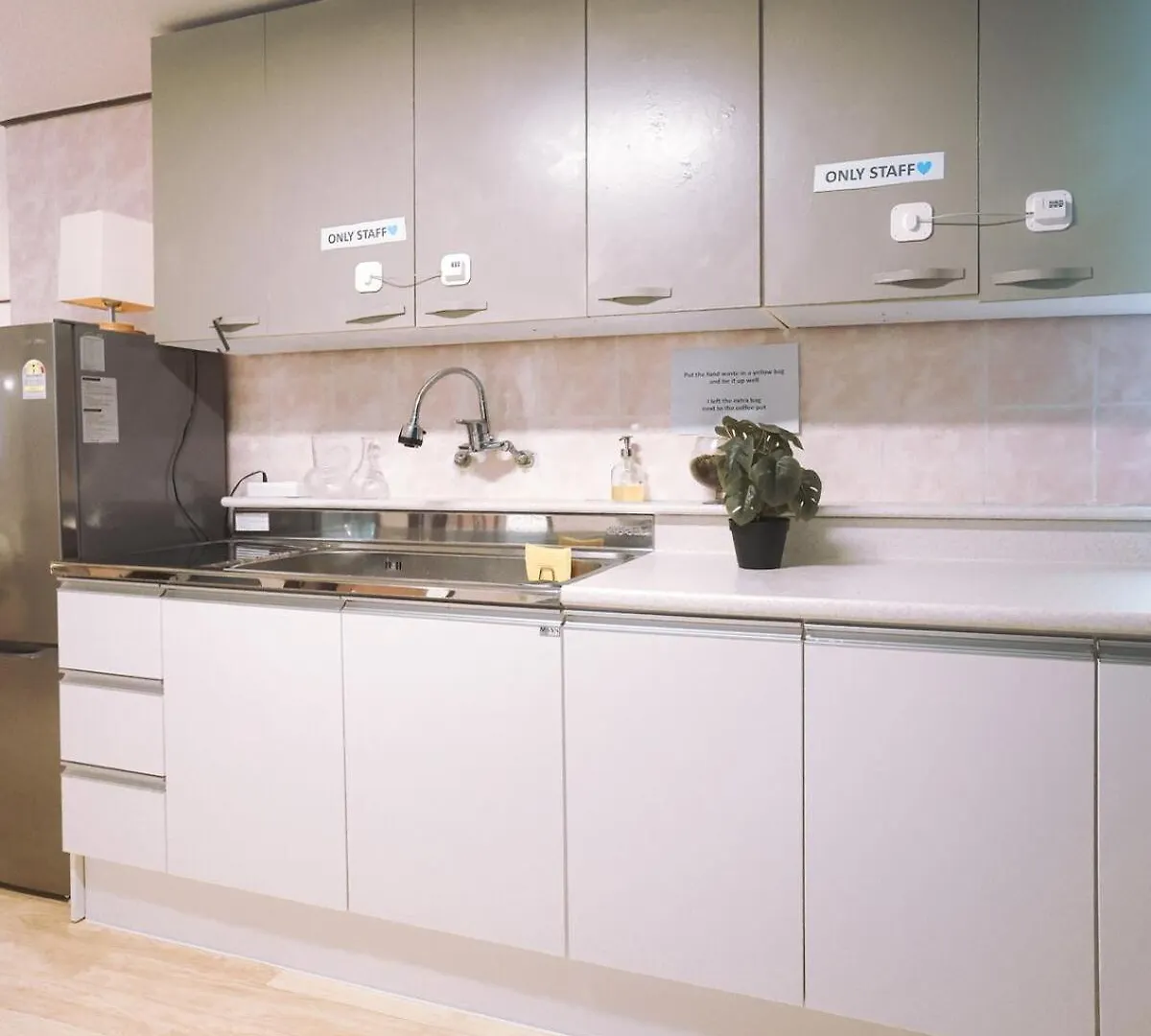 Conveniently Located, Spacious, 3 Rooms, 6 Beds Seoul Sydkorea